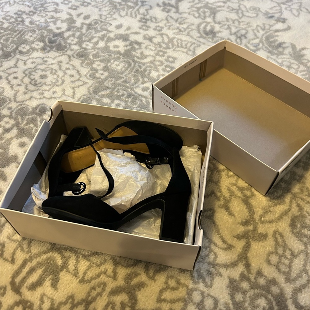 LC Lauren Conrad Black Heels